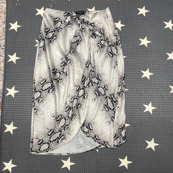 Snake print silky skirt with slit - Picture 1 of 4